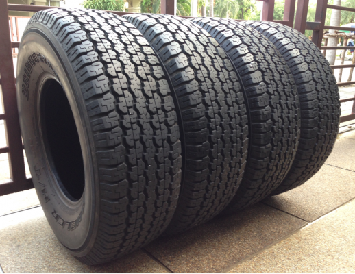 ยาง Bridgestone 31 10.5 R15 ปลายปี12 ดอกเต็ม ไม่มีปะ
