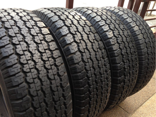 ยาง Bridgestone 31 10.5 R15 ปลายปี12 ดอกเต็ม ไม่มีปะ