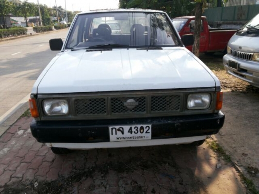 ์NISSAN 4 ประตู เบนซินโรงงาน มือเดียว สีต้องเก็บ 49,000 บาท