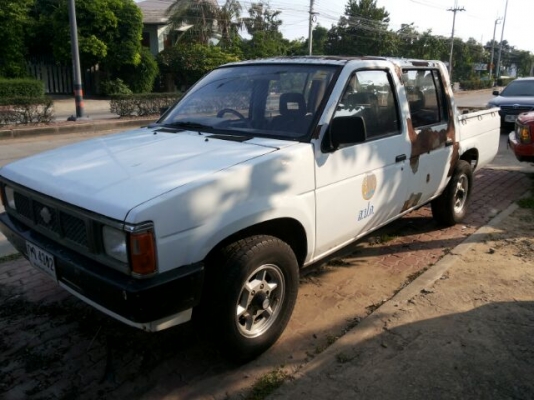 ์NISSAN 4 ประตู เบนซินโรงงาน มือเดียว สีต้องเก็บ 49,000 บาท ์NISSAN 4 ประตู เบนซินโรงงาน มือเดียว สีต้องเก็บ 49,000 บาท