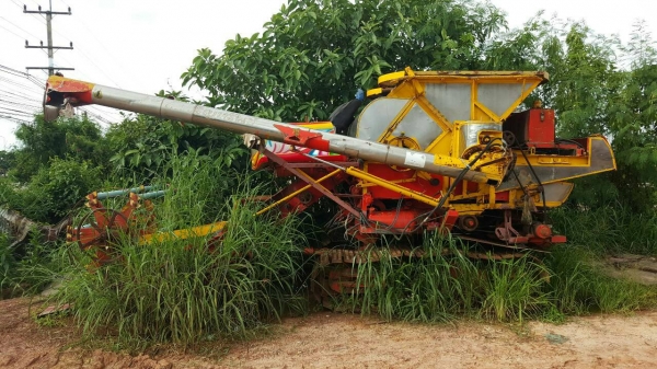 เกษตรพัฒนา  รถเกี่ยวข้าวอุ้ม ไอ้หนุ่มไวไฟ