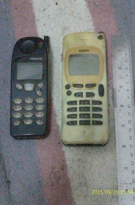 มือถือใส่ซิมรุ่นแรกๆ2เครื่อง