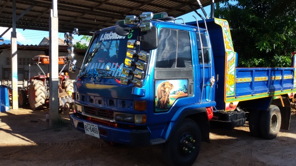 ต้องการขายรถดั้มอีชุชุ 195 แรง สภาพสวยไม่มีที่ติรับรองได้