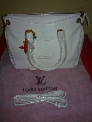 กระเป๋า LOUIS  VUITTON  เกรด AAA
