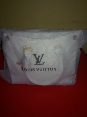 กระเป๋า LOUIS  VUITTON  เกรด AAA