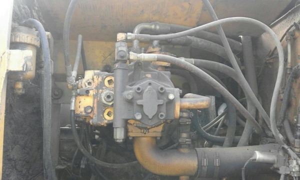 ขายรถแบคโฮ KOMATSU PC200-6 เอกสารเล่มทะเบียน ระบบไฟเต็ม ราคา 890000