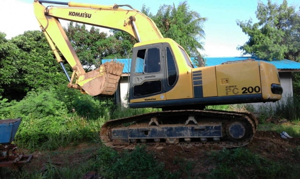 ขายรถแบคโฮ KOMATSU PC200-6 เอกสารเล่มทะเบียน ระบบไฟเต็ม ราคา 890000