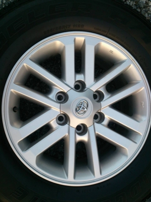 ขายแม็ก TOYOTA VIGO CHAMP ขอบ17 พร้อมยางบริดสโตน 265/65R17 ยางสัปดาห์ที่32ปี13 ดอกยางหนาสดสวยมากเท่ากันไม่แตกลายไม่ร้าวไม่กินข้างใข้งานน้อยมาก พร้อมน๊อตแท้ 24 ตัว