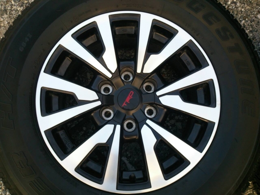 ขายแม็ก TOYOTA VIGO CHAMP TRD ขอบ17 พร้อมยางบริดสโตน265/65R17 ยางสัปดาห์ที่17ปี14 ดอกยางหนาสดสวยมากเท่ากันไม่แตกลายไม่ร้าวไม่กินข้างใข้งานน้อยมาก พร้อมน๊อตแท้ 24 ตัว ขายแม็ก TOYOTA VIGO CHAMP TRD ขอบ17 พร้อมยางบริดสโตน265/65R17 ยางสัปดาห์ที่17ปี14 ดอกยางหนาสดสวยมากเท่ากันไม่แตกลายไม่ร้าวไม่กินข้างใข้งานน้อยมาก พร้อมน๊อตแท้ 24 ตัว