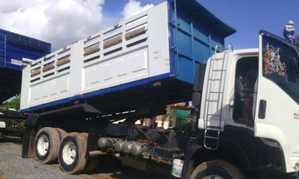 ปรับราคาใหม่ 2,490,000บ สิบล้อ อีซูซุ FXZ 360 hp ปี54 แม่ลูก 3 คาน ดั้มสามมิตรแท้ สภาพสวยบางเดิมพร้อมใช้ เล่มทะเบียนพร้อมโอน ราคา 2,650,000บ ต่อรองได้ครับ ปรับราคาใหม่ 2,490,000บ สิบล้อ อีซูซุ FXZ 360 hp ปี54 แม่ลูก 3 คาน ดั้มสามมิตรแท้ สภาพสวยบางเดิมพร้อมใช้ เล่มทะเบียนพร้อมโอน ราคา 2,650,000บ ต่อรองได้ครับ