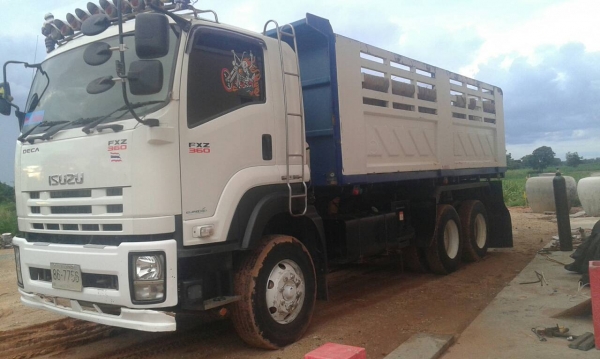 ปรับราคาใหม่ 2,490,000บ สิบล้อ อีซูซุ FXZ 360 hp ปี54 แม่ลูก 3 คาน ดั้มสามมิตรแท้ สภาพสวยบางเดิมพร้อมใช้ เล่มทะเบียนพร้อมโอน ราคา 2,650,000บ ต่อรองได้ครับ ปรับราคาใหม่ 2,490,000บ สิบล้อ อีซูซุ FXZ 360 hp ปี54 แม่ลูก 3 คาน ดั้มสามมิตรแท้ สภาพสวยบางเดิมพร้อมใช้ เล่มทะเบียนพร้อมโอน ราคา 2,650,000บ ต่อรองได้ครับ