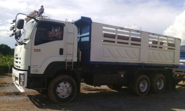 ปรับราคาใหม่ 2,490,000บ สิบล้อ อีซูซุ FXZ 360 hp ปี54 แม่ลูก 3 คาน ดั้มสามมิตรแท้ สภาพสวยบางเดิมพร้อมใช้ เล่มทะเบียนพร้อมโอน ราคา 2,650,000บ ต่อรองได้ครับ ปรับราคาใหม่ 2,490,000บ สิบล้อ อีซูซุ FXZ 360 hp ปี54 แม่ลูก 3 คาน ดั้มสามมิตรแท้ สภาพสวยบางเดิมพร้อมใช้ เล่มทะเบียนพร้อมโอน ราคา 2,650,000บ ต่อรองได้ครับ