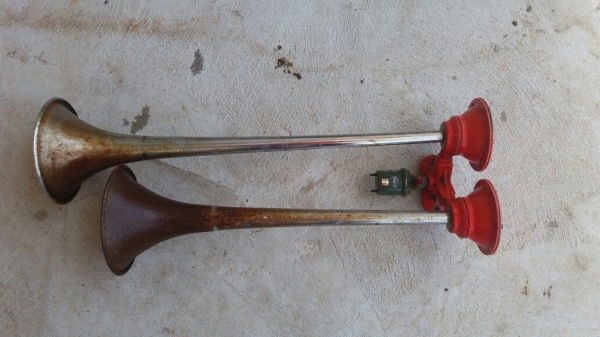 ขายแตรลมครับ.. ขายแตรลมครับ..