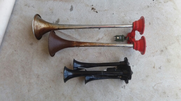 ขายแตรลมครับ.. ขายแตรลมครับ..