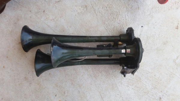 ขายแตรลมครับ.. ขายแตรลมครับ..