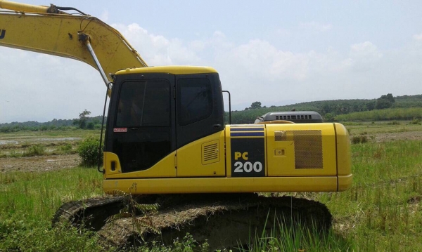 ขาย รถแบคโฮ โคมัตสุ PC200-7 สวย ไมล์ 6000 ซ ม.  พร้อมใช้ครับ