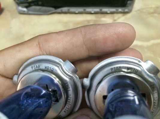 หลอดไ่ฟแต่ง H4 แสงสีขาว ยี่ห้อ PIAA มือ2 ญี่ปุ่น