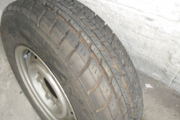 ล้ออะไหล่ 14นิ้ว 6รู พร้อมยางดอกเต็มๆ 1 ล้อ ราคา 900 บาท