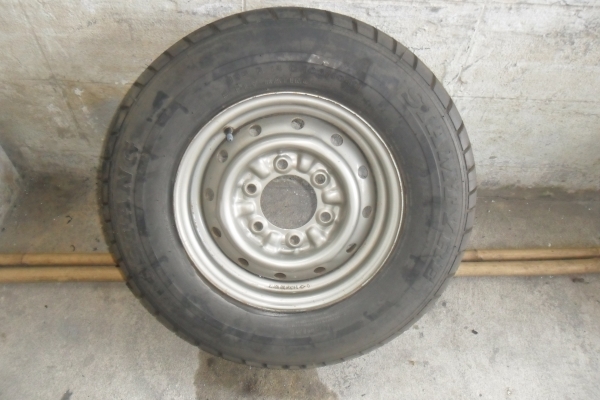 ล้ออะไหล่ 14นิ้ว 6รู พร้อมยางดอกเต็มๆ 1 ล้อ ราคา 900 บาท