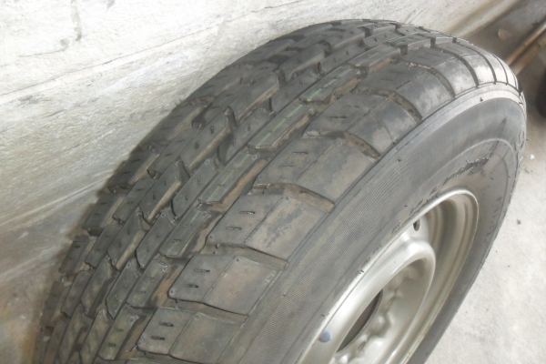 ล้ออะไหล่ 14นิ้ว 6รู พร้อมยางดอกเต็มๆ 1 ล้อ ราคา 900 บาท