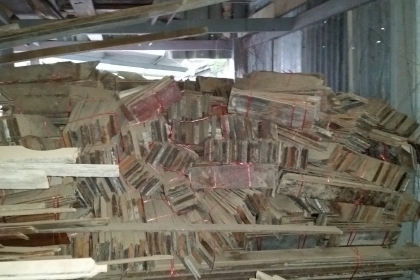 ไม้พื้นมะค่าหน้า 4 รางลิ้นไม้เก่าสภาพสวยๆครับไม้มะค่าเก่ารางลิ้นสวยๆรับหน้า 4 นิ้ว หนา 2 ซ.ม กว่า เป็นไม้พื้นครับ ราคาตารางเมตรละ 950 บาทครับราคานี้คุ้ม ไม้พื้นมะค่าหน้า 4 รางลิ้นไม้เก่าสภาพสวยๆครับไม้มะค่าเก่ารางลิ้นสวยๆรับหน้า 4 นิ้ว หนา 2 ซ.ม กว่า เป็นไม้พื้นครับ ราคาตารางเมตรละ 950 บาทครับราคานี้คุ้ม