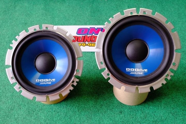 ลำโพง Alpine ตระกูล DDDrive รุ่น DDC-165D ลำโพงเสียงกลาง ขนาด 6" กรวยโพลี