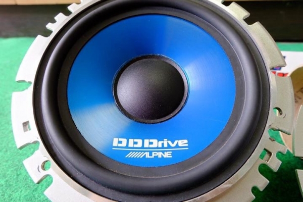 ลำโพง Alpine ตระกูล DDDrive รุ่น DDC-165D ลำโพงเสียงกลาง ขนาด 6" กรวยโพลี ลำโพง Alpine ตระกูล DDDrive รุ่น DDC-165D ลำโพงเสียงกลาง ขนาด 6" กรวยโพลี