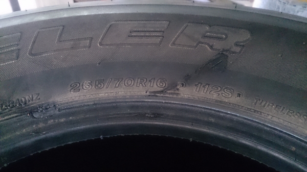 ขายยาง Bridestone 265/70R16 สภาพ 90 เปอเซ้น ขายยาง Bridestone 265/70R16 สภาพ 90 เปอเซ้น