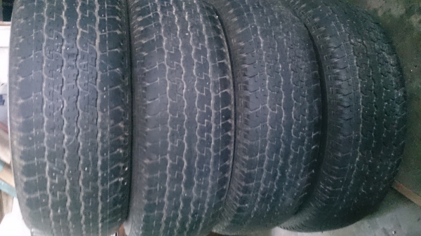 ขายยาง Bridestone 265/70R16 สภาพ 90 เปอเซ้น ขายยาง Bridestone 265/70R16 สภาพ 90 เปอเซ้น