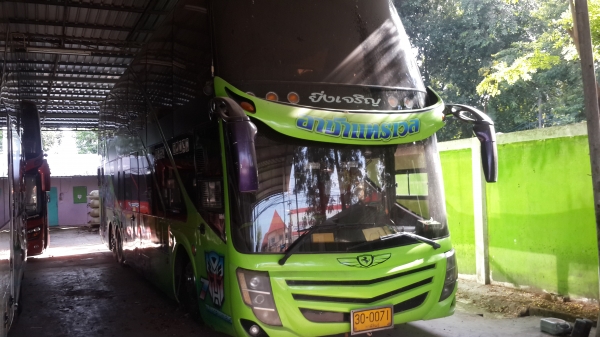 รถทัวร์ 8 ล้อ 2 ชั้น นำเที่ยว