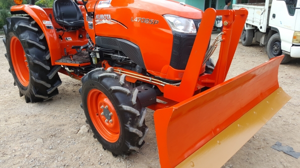 ใบมีดดันหน้า 3608 4708 ใบมีดรถเก่านอก คูโบต้า ยันมาร์ ติดต่อ 081-7807317