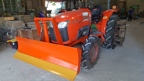 ใบมีดดันหน้า 3608 4708 ใบมีดรถเก่านอก คูโบต้า ยันมาร์ ติดต่อ 081-7807317