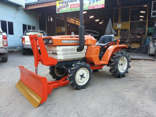 ใบมีดดันหน้า 3608 4708 ใบมีดรถเก่านอก คูโบต้า ยันมาร์ ติดต่อ 081-7807317