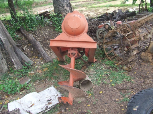 ขายด่วน เครื่องขุดเจาะดิน สภาพใหม่ครับ ตามภาพ(สีอาจจะเก่าตากแดดนานไม่ได้ใช้งานครับ)