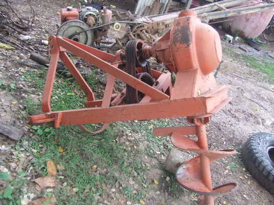 ขายด่วน เครื่องขุดเจาะดิน สภาพใหม่ครับ ตามภาพ(สีอาจจะเก่าตากแดดนานไม่ได้ใช้งานครับ)