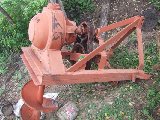 ขายด่วน เครื่องขุดเจาะดิน สภาพใหม่ครับ ตามภาพ(สีอาจจะเก่าตากแดดนานไม่ได้ใช้งานครับ)