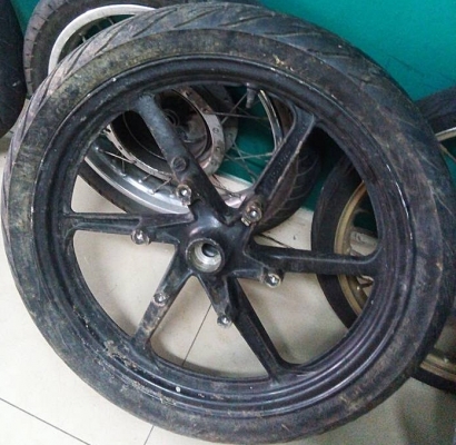 ล้อแม๊กขายได้ขาย ล้อแม็กซ์ CBR150คาร์บู