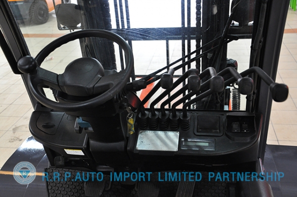 ขายรถโฟล์คลิฟท์มือสอง TOYOTA รุ่น 8FD30 ราคา xxx,xxx บาท นำเข้าจากประเทศญี่ปุ่น 100\% ไม่เคยใช้งานในไทย