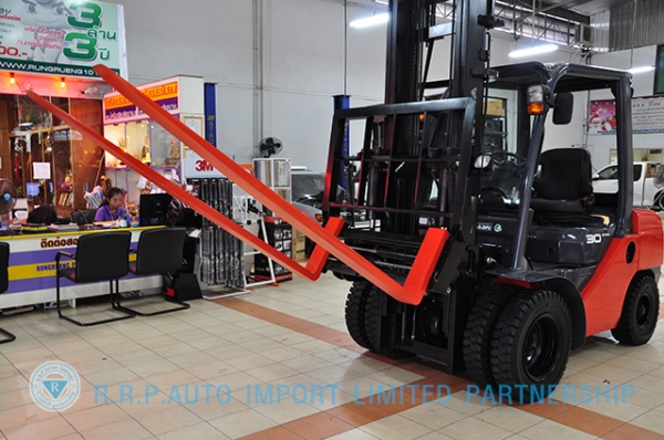 ขายรถโฟล์คลิฟท์มือสอง TOYOTA รุ่น 8FD30 ราคา xxx,xxx บาท นำเข้าจากประเทศญี่ปุ่น 100\% ไม่เคยใช้งานในไทย