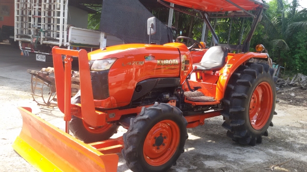 รถไถคูโบต้าL4708 พร้อมไช้งานรถอยู่วังบัว คลองขลุง กำแพงเพชร  ราคา385000บาท  มีไบมีดหน้าหนึ่งอัน โลตาลี้182หนึ่งอัน สนใจสอบุถามได้ที่081 3655997 อำพร  พาเจริญ  ราคาต่อรองได้อีกนะครับ