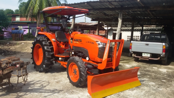 รถไถคูโบต้าL4708 พร้อมไช้งานรถอยู่วังบัว คลองขลุง กำแพงเพชร  ราคา385000บาท  มีไบมีดหน้าหนึ่งอัน โลตาลี้182หนึ่งอัน สนใจสอบุถามได้ที่081 3655997 อำพร  พาเจริญ  ราคาต่อรองได้อีกนะครับ