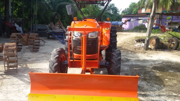 รถไถคูโบต้าL4708 พร้อมไช้งานรถอยู่วังบัว คลองขลุง กำแพงเพชร  ราคา385000บาท  มีไบมีดหน้าหนึ่งอัน โลตาลี้182หนึ่งอัน สนใจสอบุถามได้ที่081 3655997 อำพร  พาเจริญ  ราคาต่อรองได้อีกนะครับ