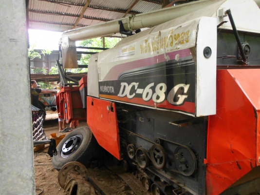 ขายรถเกี่ยวข้าวคูโบต้า DC68 พร้อมเทรเลอร์ ขายรถเกี่ยวข้าวคูโบต้า DC68 พร้อมเทรเลอร์