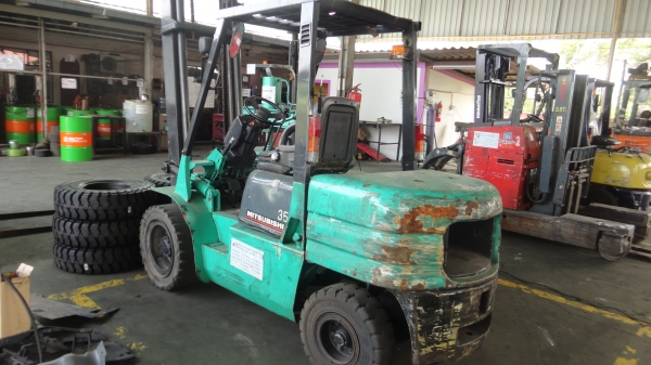 ขายรถ mitsubishi ขนาด 3.5 ตัน   ดีเซล  เกียร์ ออโต้ ราคาถูก