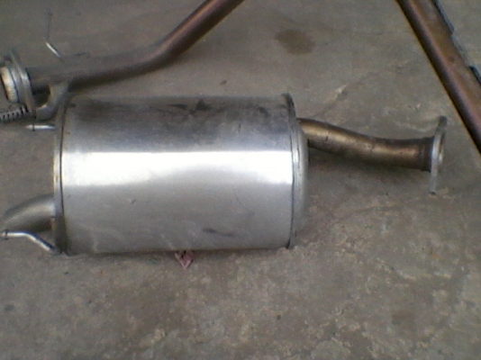 ท่อไอเสียเดิม ฮอนด้าบริโอ้ แจ๊ส ซิตี้  หม้อพัก สภาพดีมี 1000บาทอยู่ดอนเมืองTEL0890671028 ID Line arnat1028