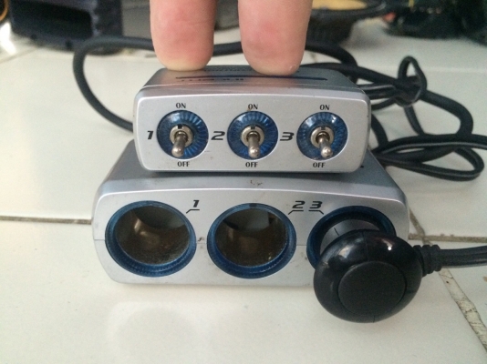 ที่จุดบุหรี่ 3ช่อง มีสวิตท์ ปิดเปิด มือ2 ญี่ปุ่น