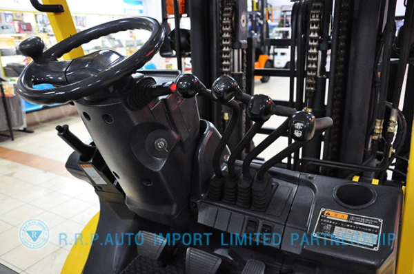 ขายรถโฟล์คลิฟท์มือสอง MITSUBISHI GRENDIA รุ่น FD30T  ราคา xxx,xxx บาท นำเข้าจากประเทศญี่ปุ่น 100\% ไม่เคยใช้งานในประเทศไทย