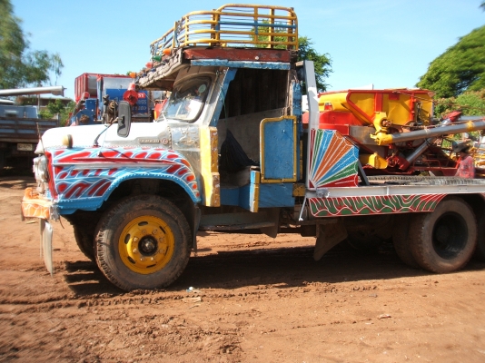 ขายรถสิบล้อเทนเลอร์ หัวยาว เครื่องยนต์ EH700 พวงมาลัยเพาเวอร์ บันไดไฮดรอลิก ทะเบียนพร้อมโอน