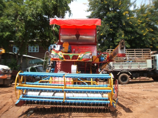 ขายรถเกี่ยวข้างเกษตรพัฒนา รุ่นเจ้าช้างไวไฟ อุ้ม 2.5 ตัน เครื่องยนต์มิตซู 225 แรงม้า