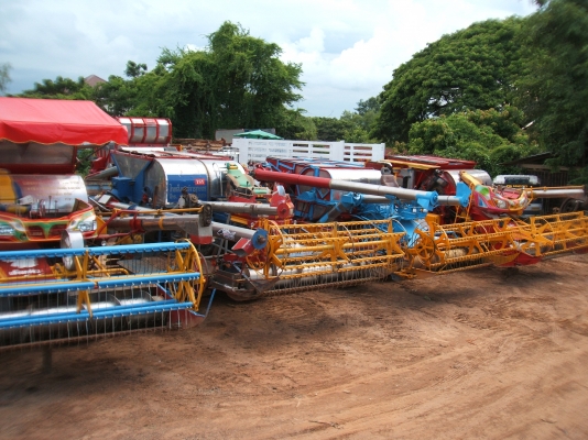 ขายรถเกี่ยวแบบไม่ดาวน์ มีสิบคันให้เลือก ราคาเริ่มต้น 200,000 บาท ให้คนที่ขับเป็นและมาอยู่กับผู้ขาย ทำส่งค่ารถหมดยกรถให้เลย มีที่เกี่ยวรองรับ ขายรถเกี่ยวแบบไม่ดาวน์ มีสิบคันให้เลือก ราคาเริ่มต้น 200,000 บาท ให้คนที่ขับเป็นและมาอยู่กับผู้ขาย ทำส่งค่ารถหมดยกรถให้เลย มีที่เกี่ยวรองรับ